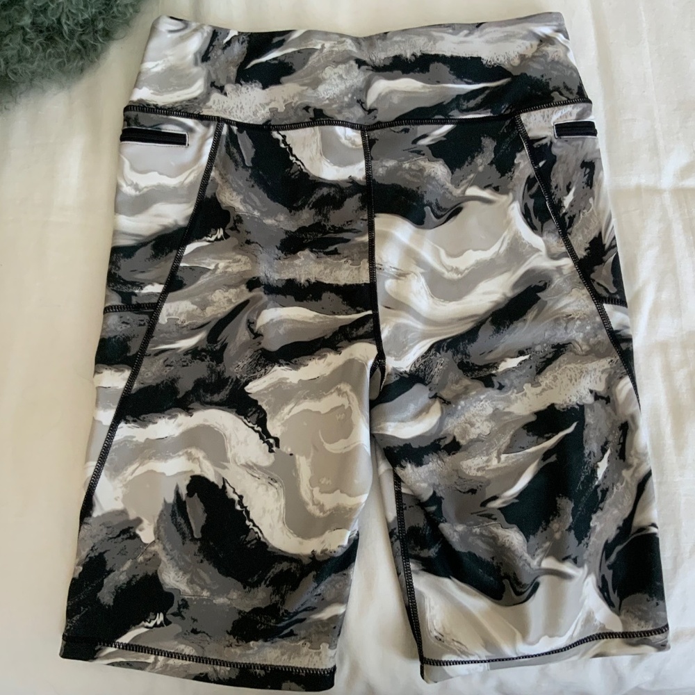 Workout shorts - Picture 2 of 3